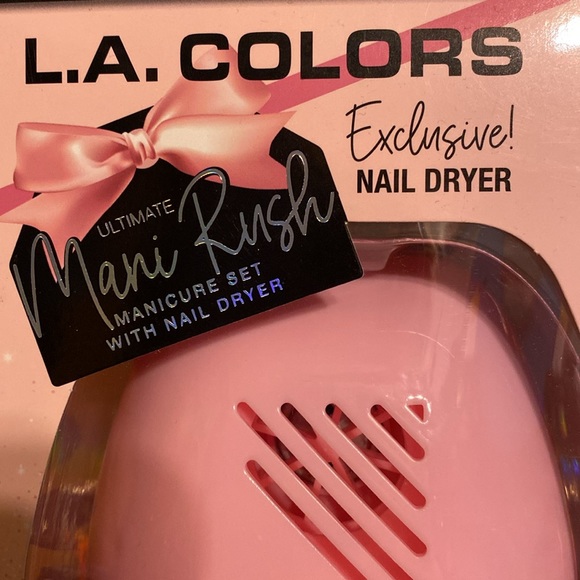 New L.A. Colors Ultimate Mani Rush Manicure Set with Nail Dryer - Picture 2 of 8